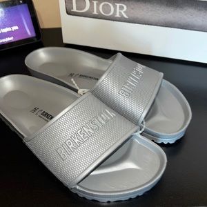BIRKENSTOCK SILVER GRAY SLIDES Men’s size 9